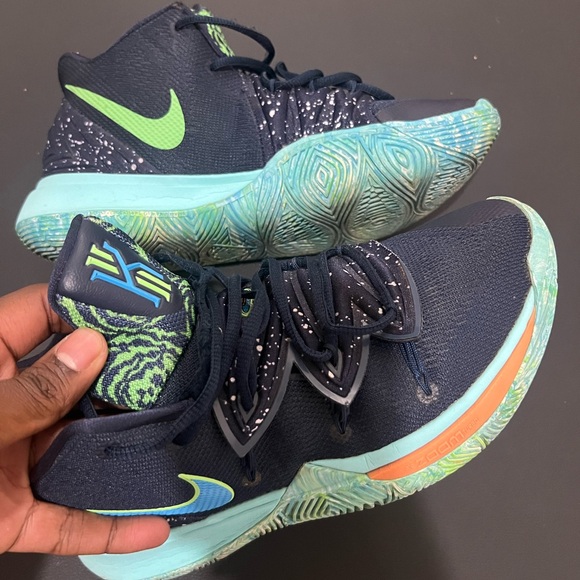 Nike Kyrie 5 UFO Size: 9 $250 - Picture 5 of 9